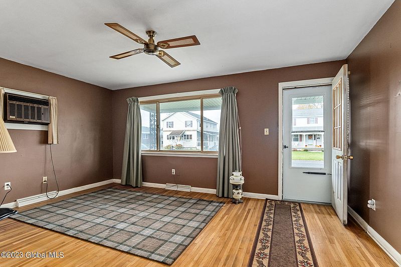 3rd image of 2526 Van Dyke Avenue