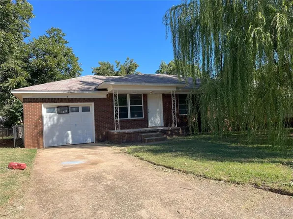 926 W Chickasaw St, Lindsay, OK 73052