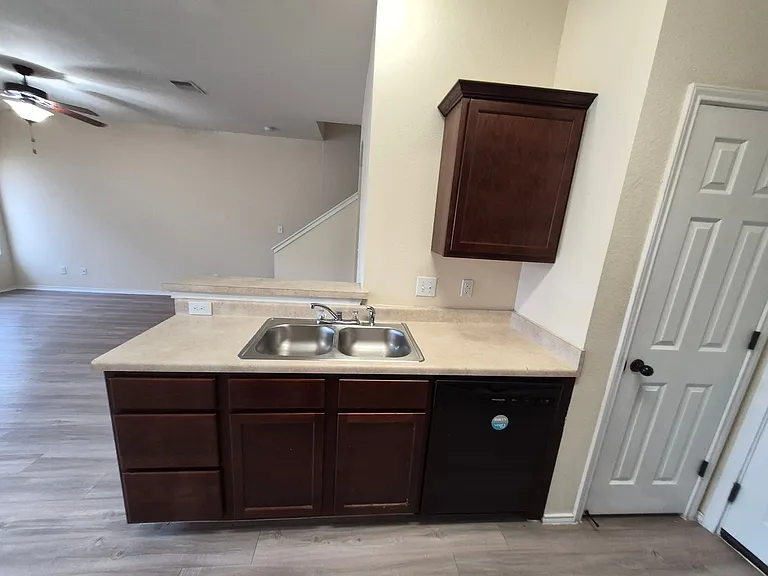 7208 Colina Way — Photo 10