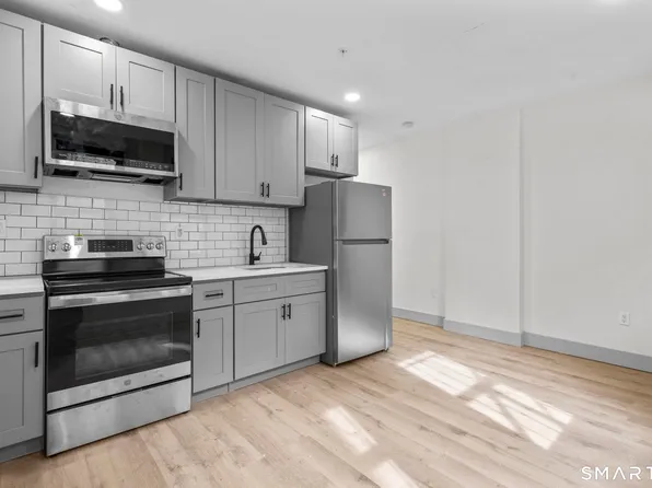 111 Bank St #3D, Waterbury, CT 06702