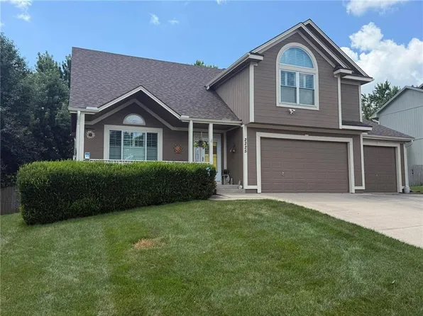 2225 Martha Ln, Greenwood, MO 64034