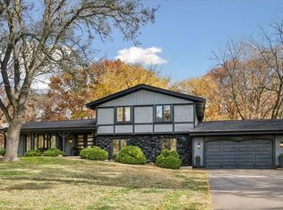 2841 Mayfield Rd, Wayzata, MN 55391