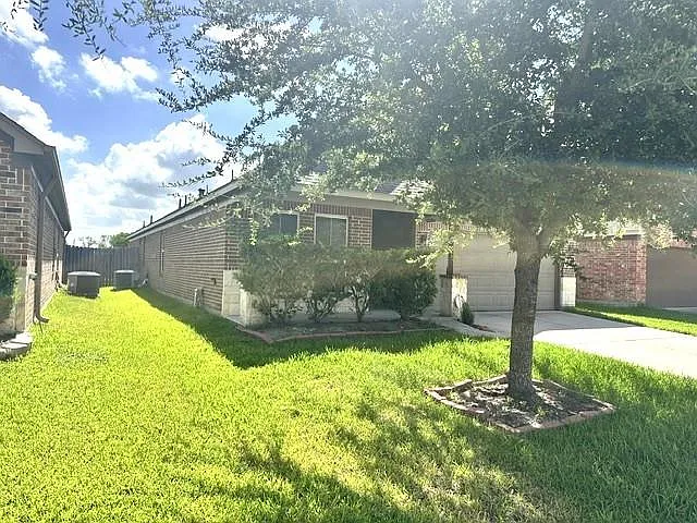 3 bed, 1655 sqft, $2,200 — Photo 2
