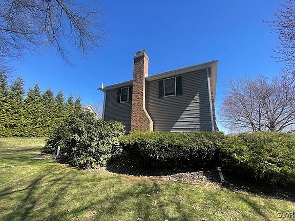 3rd image of 393 Hillview Dr