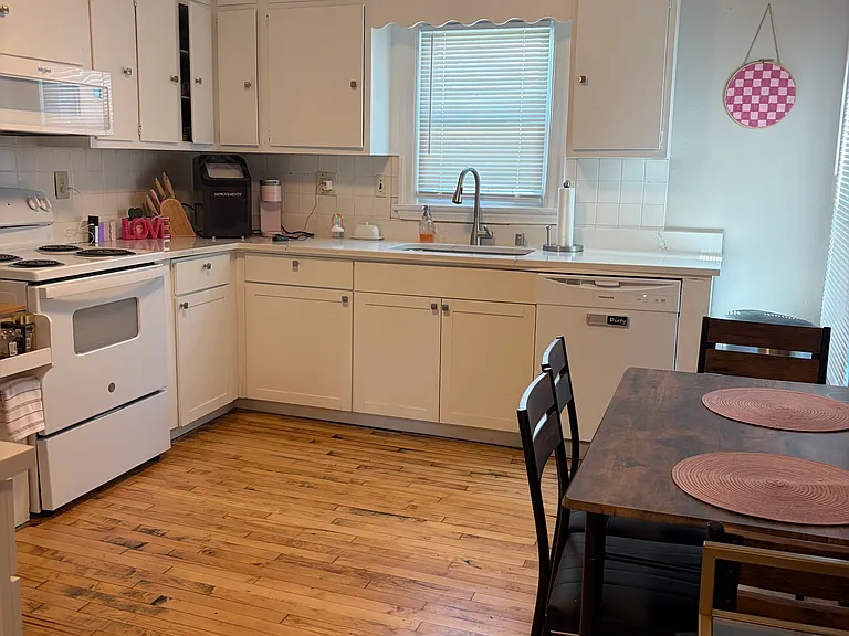 425 Meadow Park — Photo 4