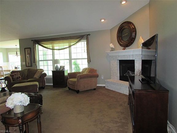 5th image of 38230 Avalon Dr