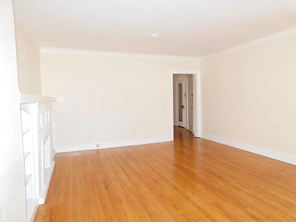 Building Photo - 1945 W Birchwood Ave #1E
