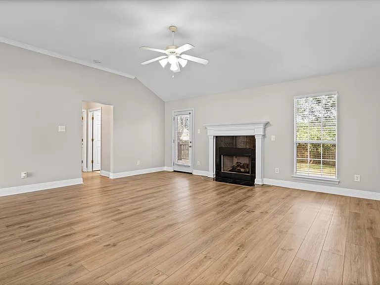 10610 Southside Loop — Photo 3