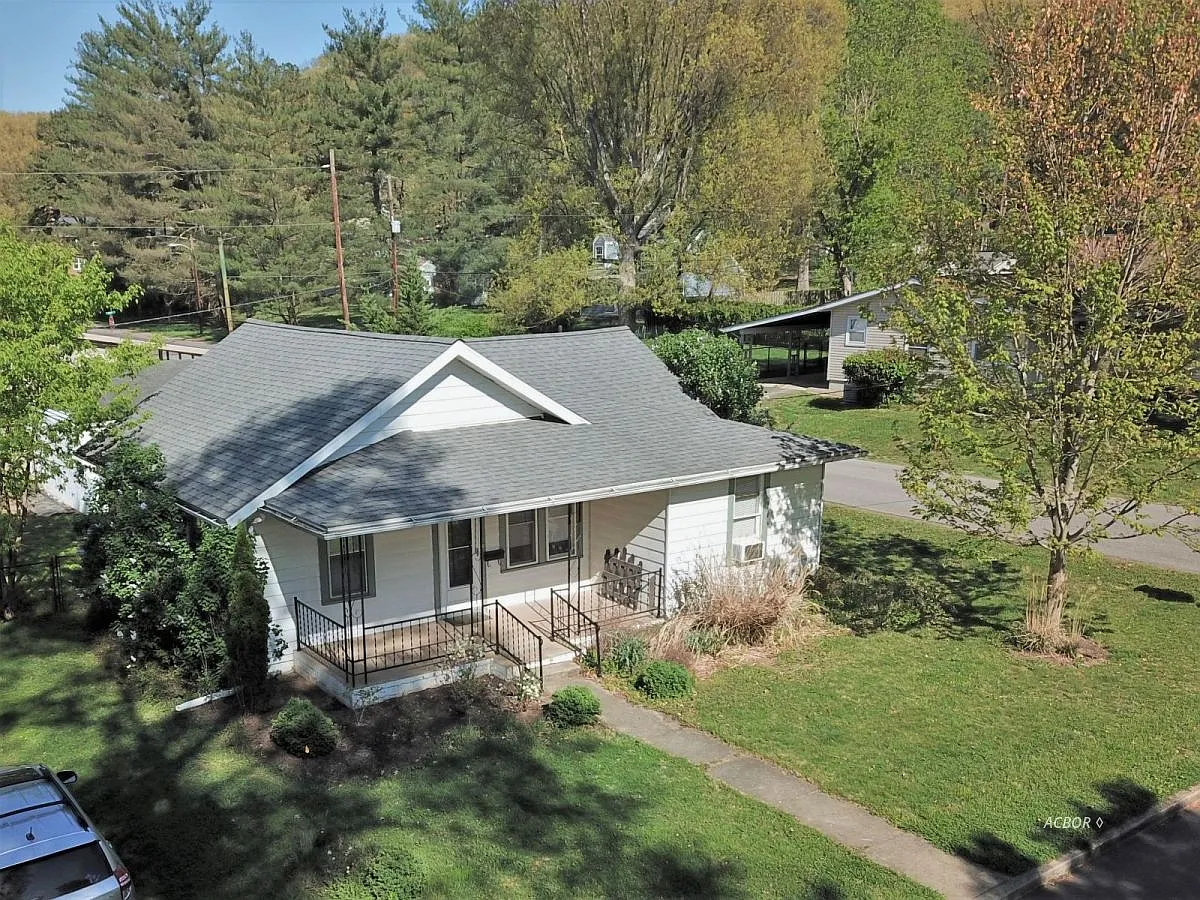 40 Avon Pl photo 1