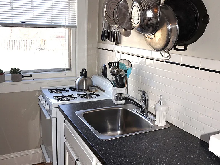 Ashland & Laurel Apartments — Photo 8