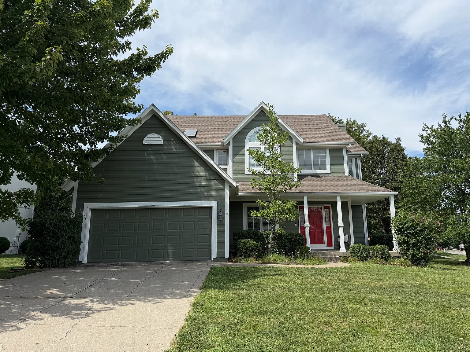 4 bed, 3.5 bath, 3300 sqft, $2,950 — Photo 1