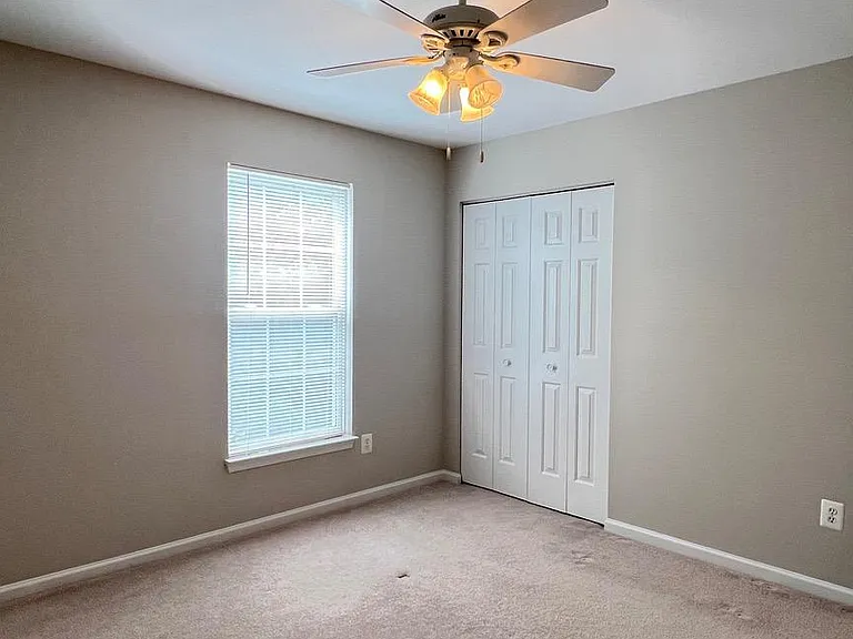 16 Emerald Dr — Photo 27