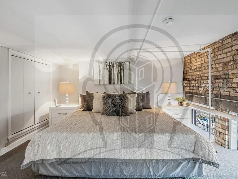 1111 W Cornelia Ave #204 — Photo 6
