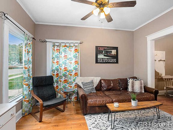 5th image of 1364 College Ave NE
