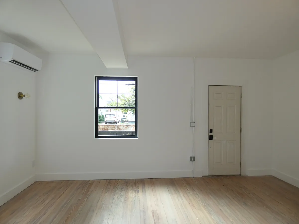 Building Photo - 1401 Charles St #B