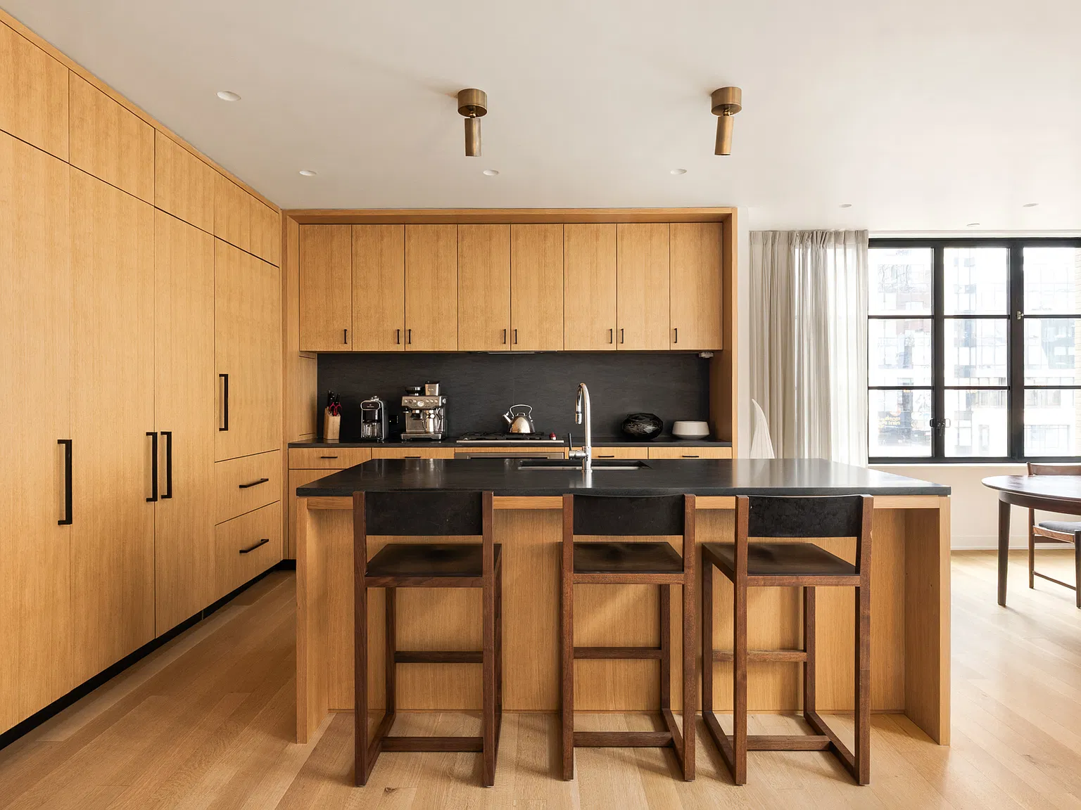 550 West 29th Street — Photo 4