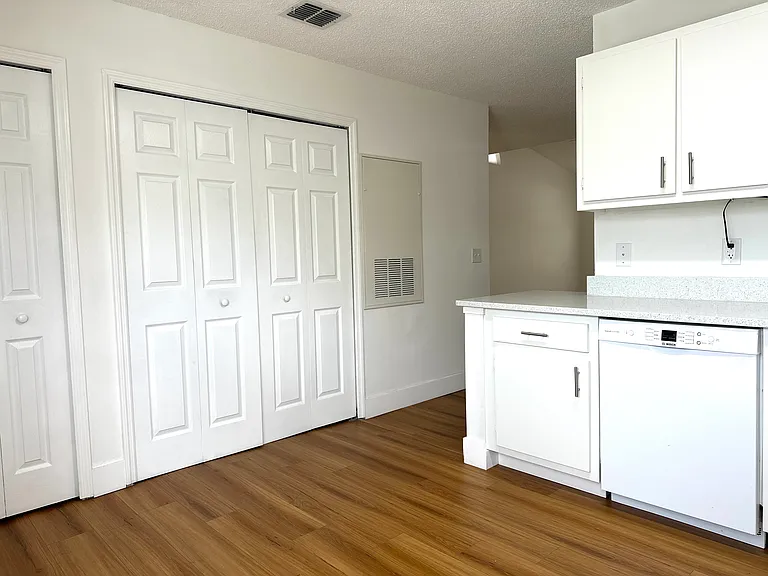 6020 Scotchwood Gln #210 — Photo 21