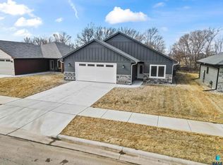 169 Thelma Ave, Harrisburg, SD 57032