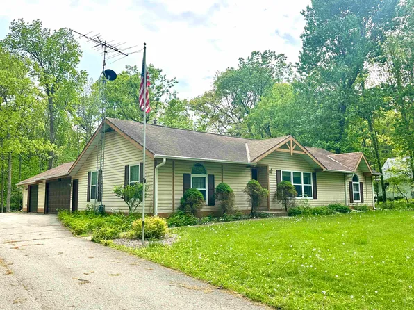 E2343 Lamplighter Ln, Waupaca, WI 54981