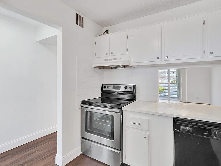 2640 Garden Dr S #301 — Photo 9