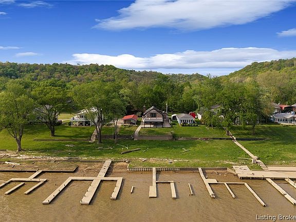 4th image of 252 River Road W