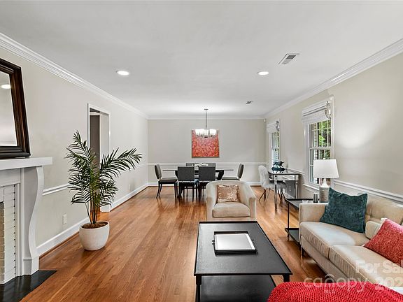 3rd image of 431 Hearthside Dr
