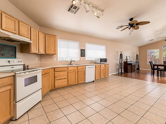 4449 E Cottonwood Ln - MLS-16