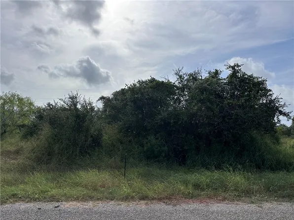 159 Dolphin Dr, Rockport, TX 78382