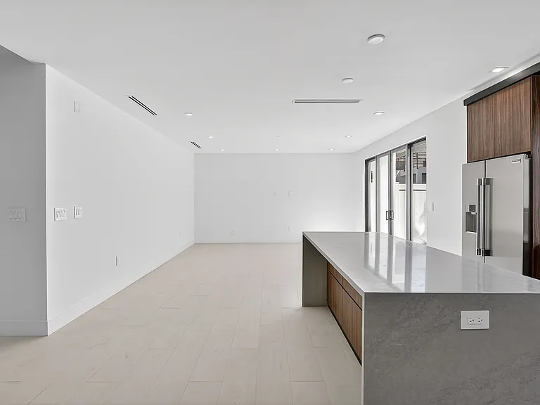 4420 SW 32nd Ave — Photo 4