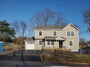 29 18th Ave, Bay Shore, NY 11706