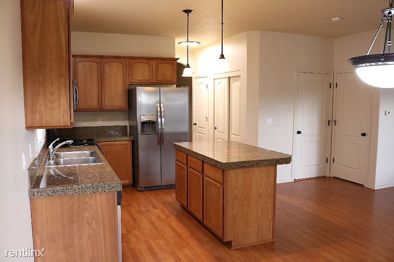1st image of 1828 NE 124th Ave