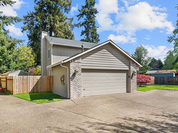 2nd image of 5501 SE Clearbrook St