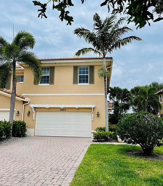 2nd image of 4572 Cadiz Cir