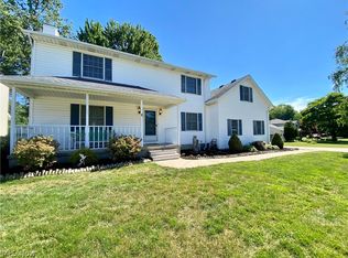 869 Moss Canyon Dr, Amherst, OH 44001