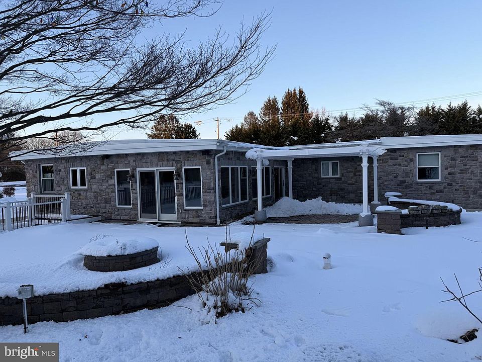 1st image of 352 Concord Rd