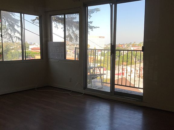2nd image of 1450 Fairbanks Pl
