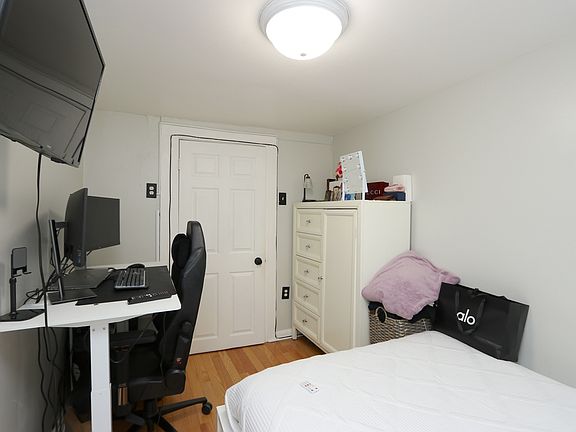 5th image of 2844 N Damen Ave