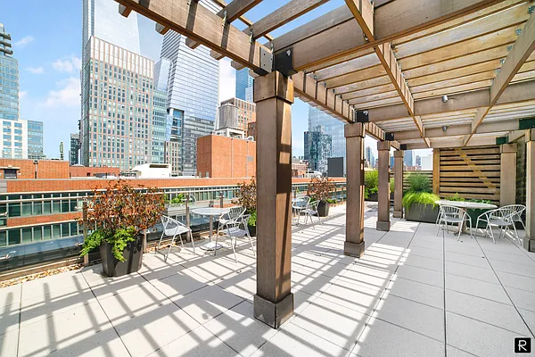 Sold by R New York | media 11