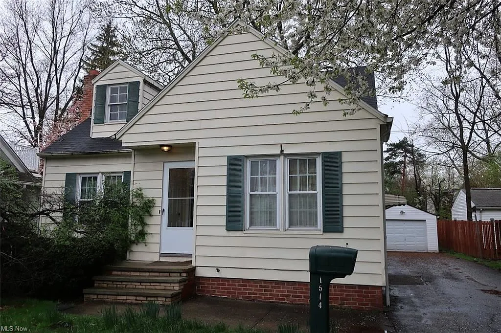 1514 S Taylor Rd photo 1