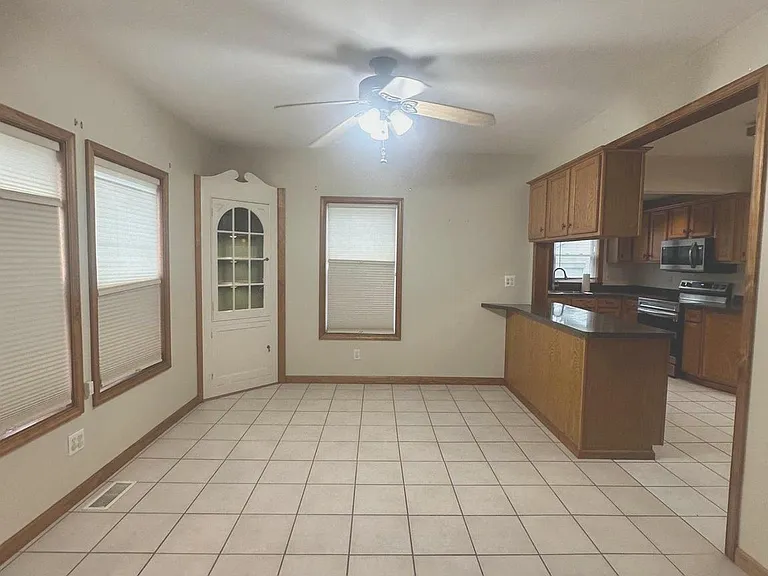 700 Schiller Ave — Photo 4