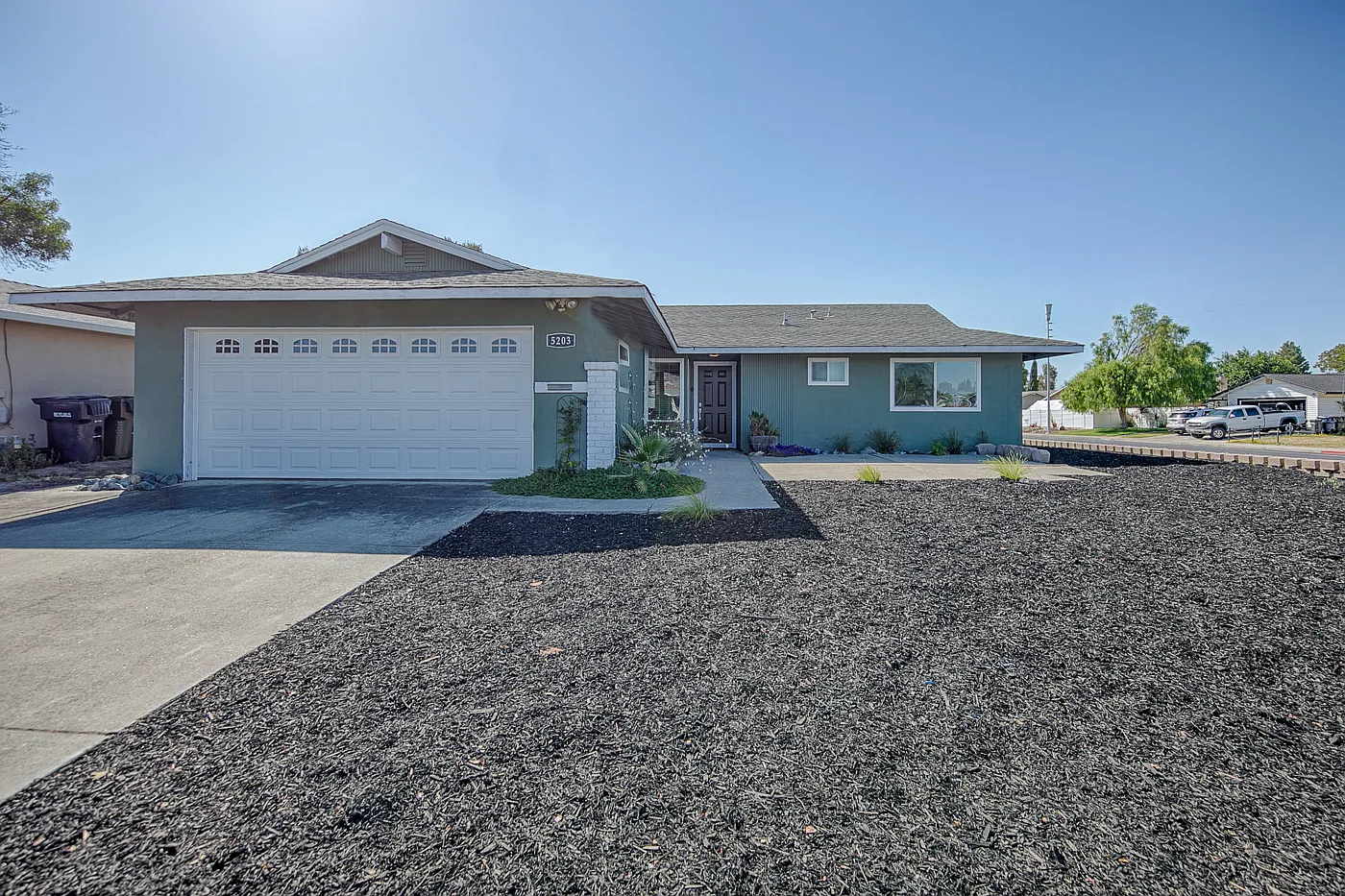5203 Lilac Ave photo 1