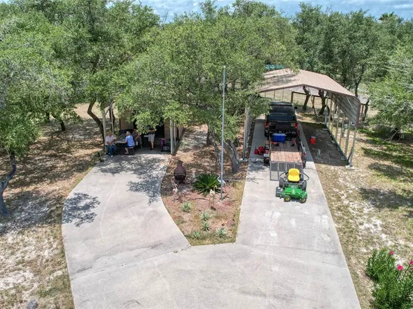 527 N Traylor Ave, Rockport, TX 78382