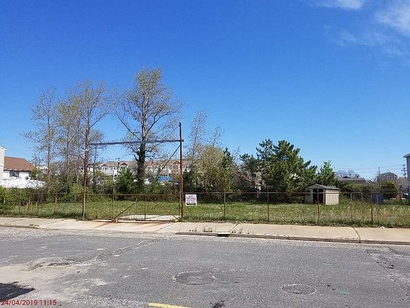 5th image of 423 W Lincoln Ave
