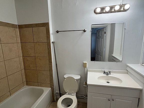 5th image of 2646 N Moreland Blvd APT 8