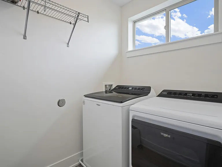 3718 NE Petrosa Ave — Photo 18