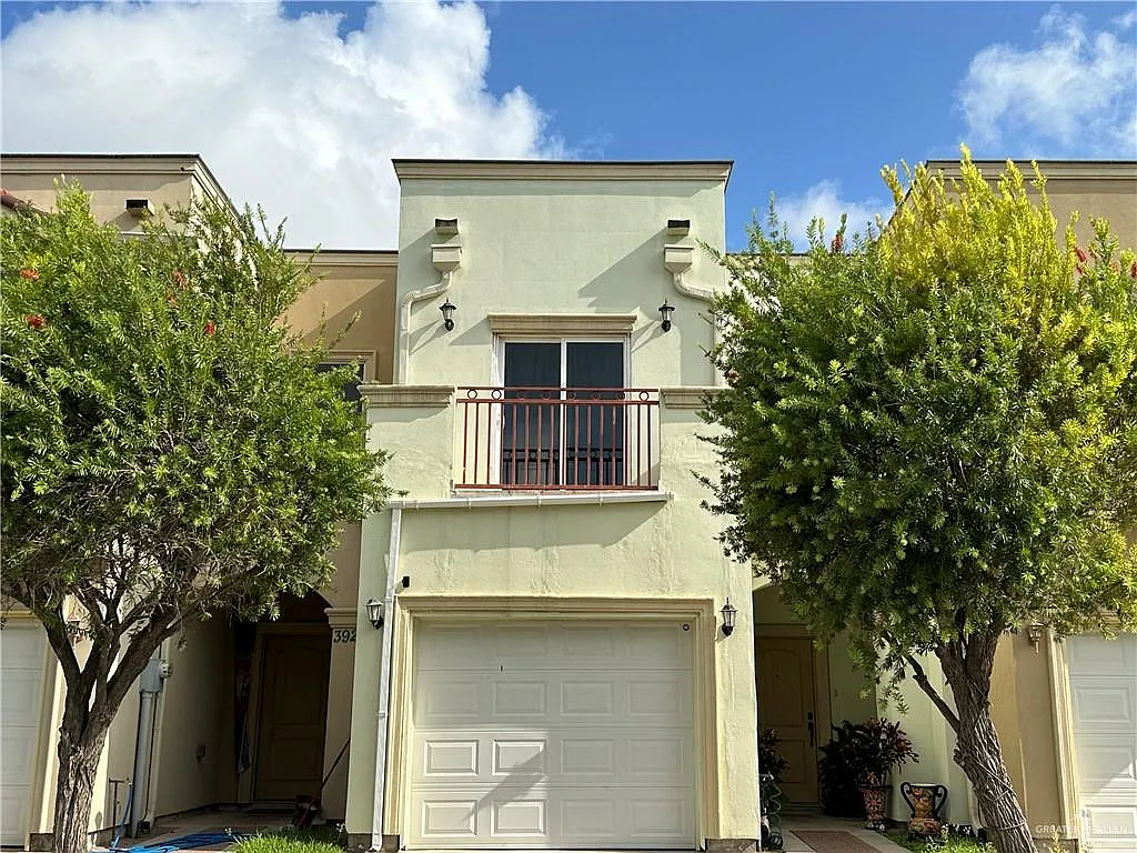 3 bed, 2.5 bath, 1687 sqft, $1,550 — Photo 1