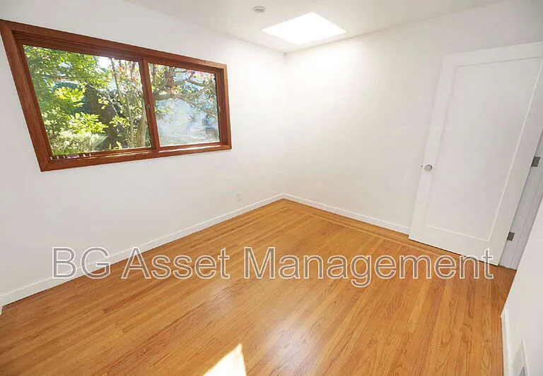 1411 Arlington Blvd — Photo 11