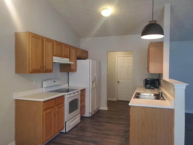 295 Keswick Dr — Photo 4