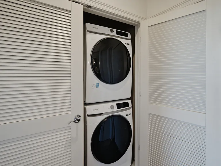2801 N Oakley Ave #203 — Photo 11