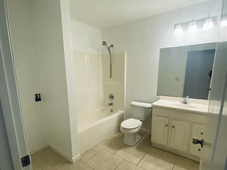 240 W Dawson Ave — Photo 5